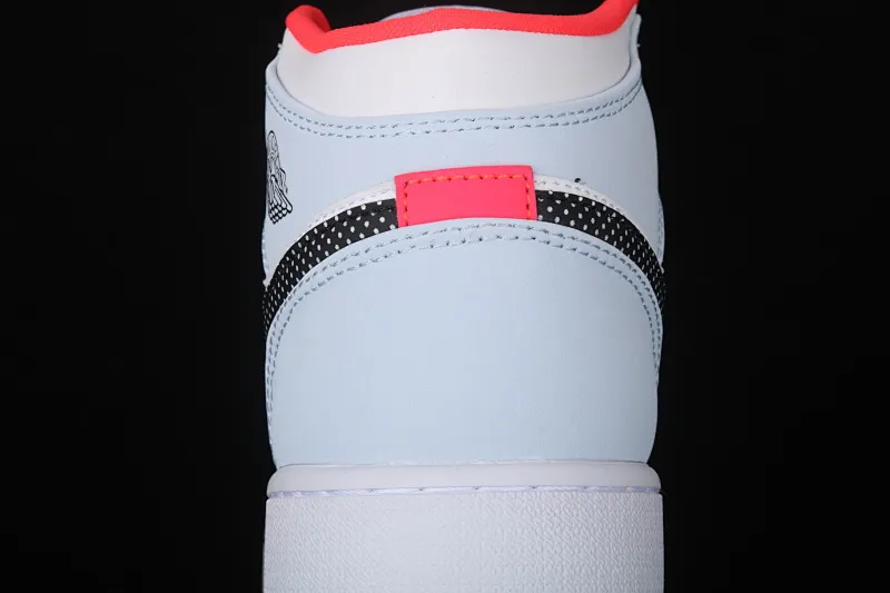 All categories Air Jordan Jordan series basketball shoes Air Jordan 1 Mid Air Jordan 1 Mid AJ1 Joe 1 snowflake ice blue color mid-top basketball shoes 555112-400
